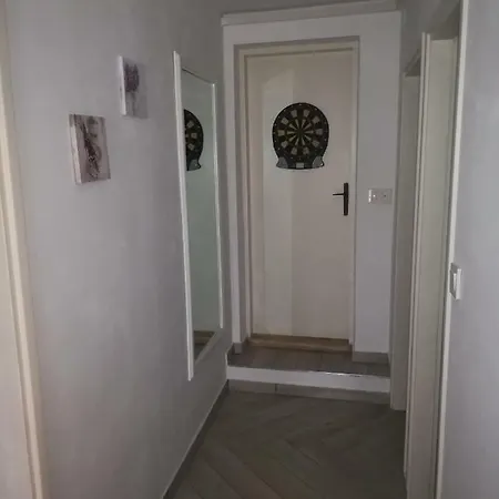 Lori Apartman