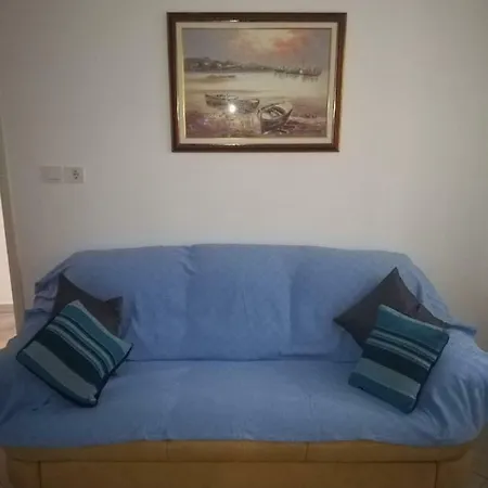 Lori Apartman